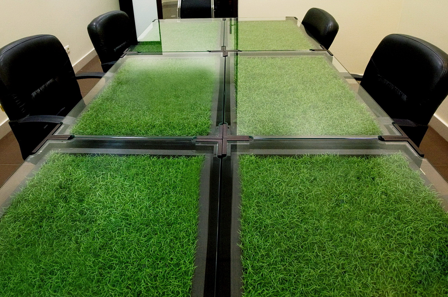  Искусственная трава в интерьере: Идеи и Места применения